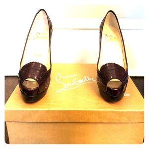 NEW CHRISTIAN LOUBOUTIN Peniche Patent Chic Pumps